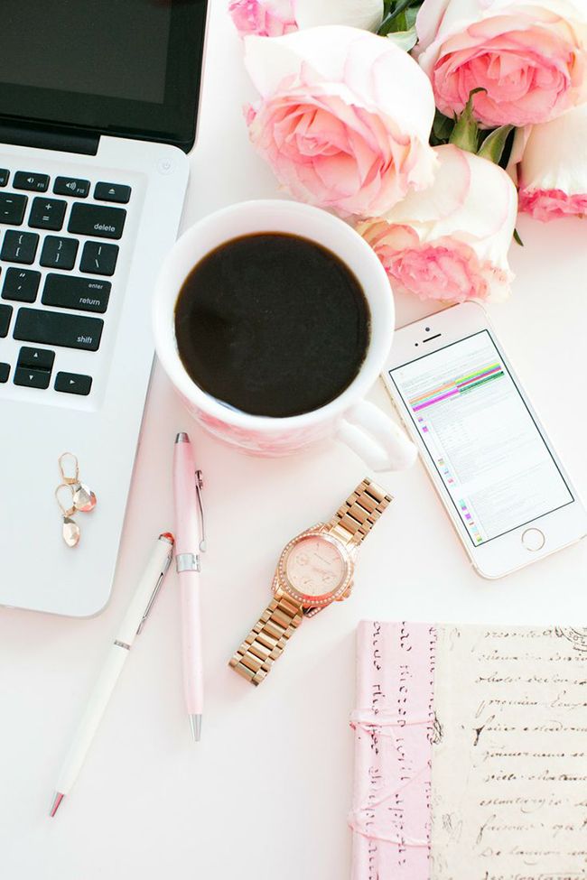 coffee-laptop-roses